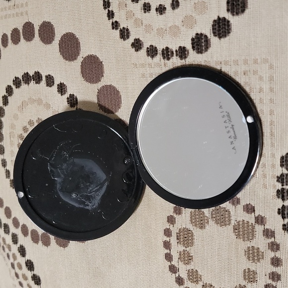 COPY - Anastasia Beverly Hills Black Travel Compact Mirror - Picture 4 of 5